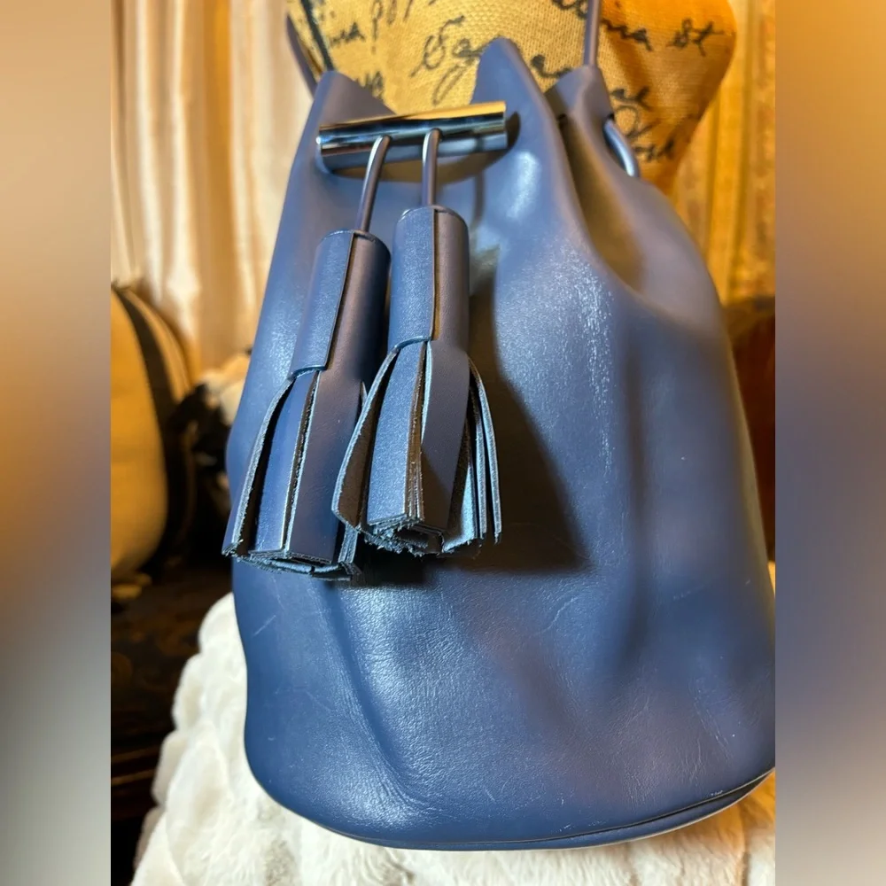 NWOT Building Block - Bucket Bag - Pristine Condition! - Picture 5 of 12